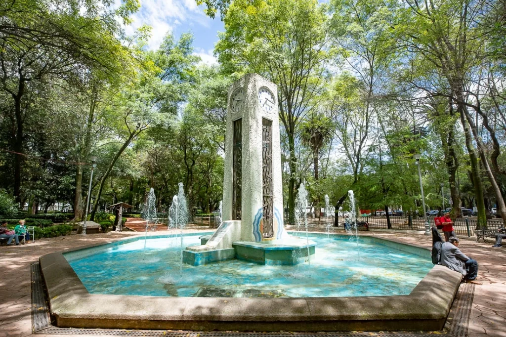 La Condesa Ciudad de México CDMX, parque México. Monumento a Albania