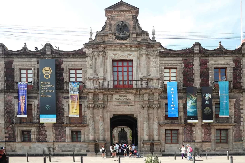 Fachada del Museo de las Culturas, Centro Histórico, Ciudad de México. Foto por @ Kiko Kairuz 2024.