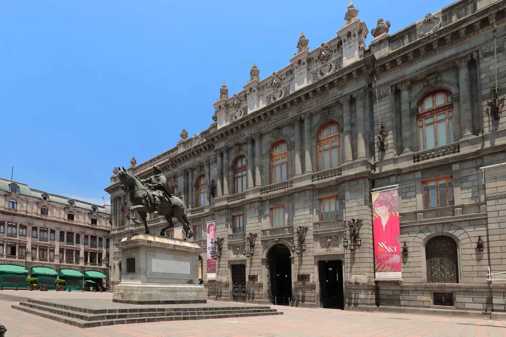 Fachada del edificio del Museo Nacional de las Artes MUNAL, Centro Histórico, Ciudad de México. Foto por © Kiko Kairuz 2024.