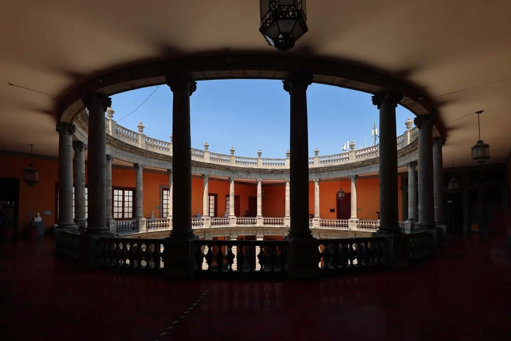 Patio interno del Museo San Carlos, Centro Histórico, Ciudad de México. Foto por © Kiko Kairuz 2024.